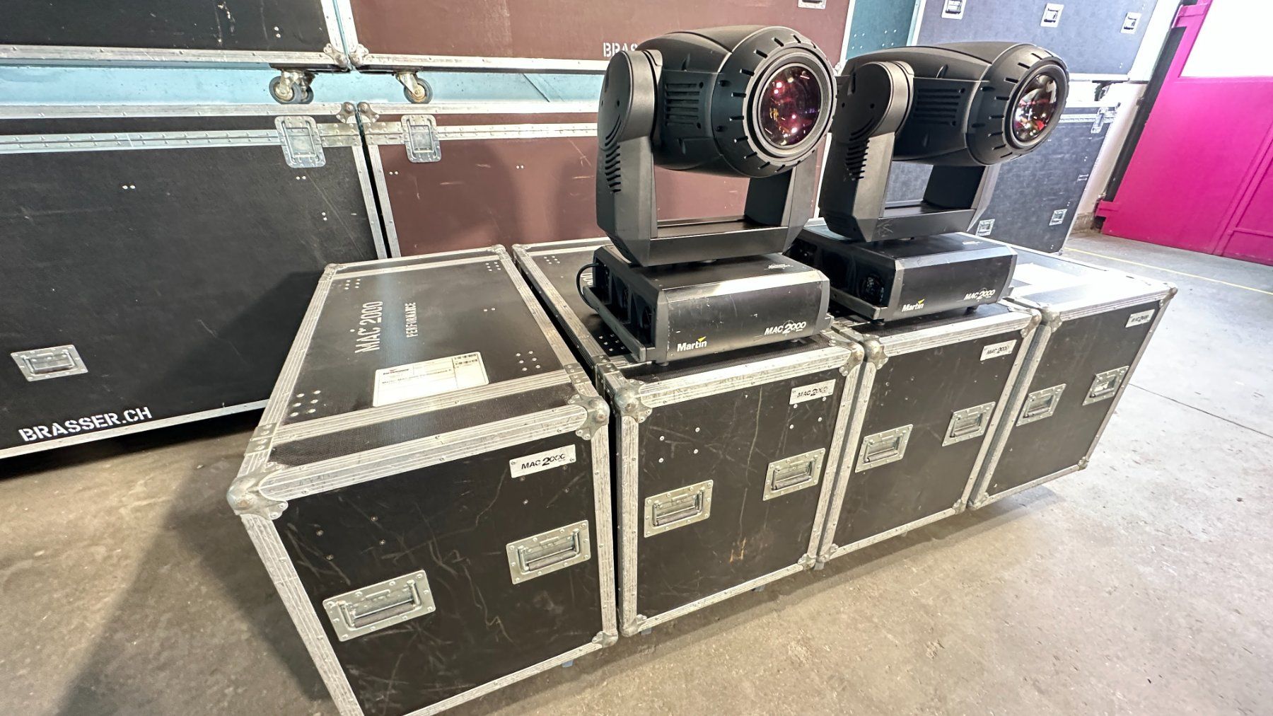 Martin Lampen: 8 Stück Martin MAC 2000 Performance II Moving Heads – Gebraucht aus Zizers von fiduciar 2