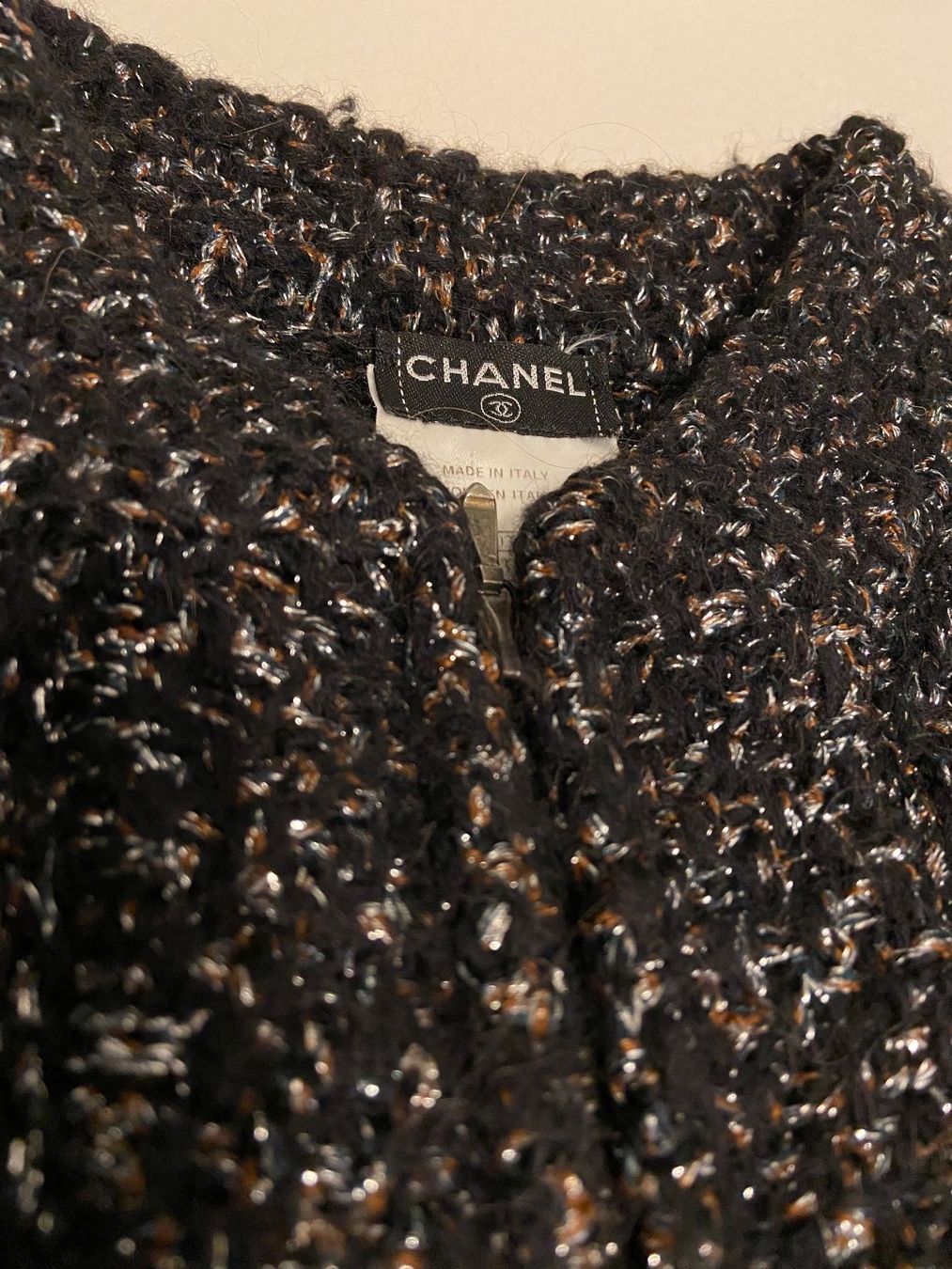 Chanel Maglioni & Felpe: CHANEL Strickpullover mit Reissverschluss - Made in Italy – Usato da Unterengstringen venduto da bar_rh5f 5