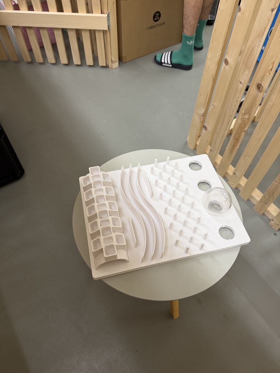 Futter: Katzen-Activity-Board mit Futterverstecken, inkl. 1 Ball – Gebraucht aus Basel von rqmon 2