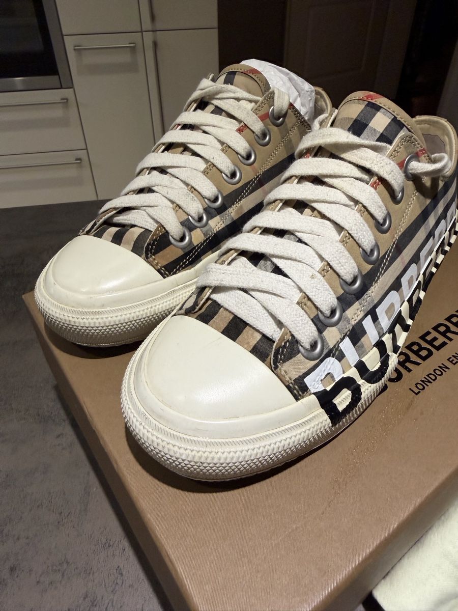 Burberry Damenschuhe: Burberry sneakers – Gebraucht aus Wigoltingen von Tatyana79 2