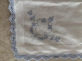 Appenzeller Stickerei Taschentuch, Zartes Blau, Handarbeit