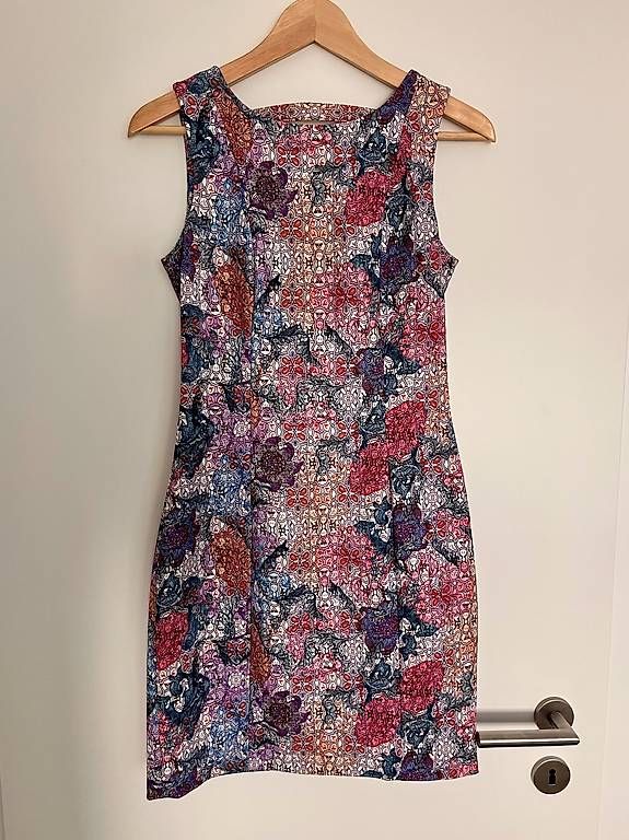 H&M Robes: Kleid mit Blumenmuster Gr. 36 – Neuf (Voir description) à Herrliberg par Kat_s2dn