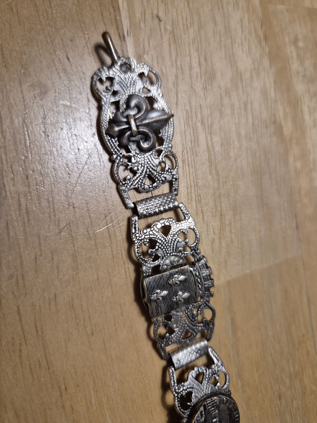 Armbänder & -reifen: Vintage Bettelarmband, Silber, Versailles Le Chateau – Gebraucht aus Zürich von Inanina 1