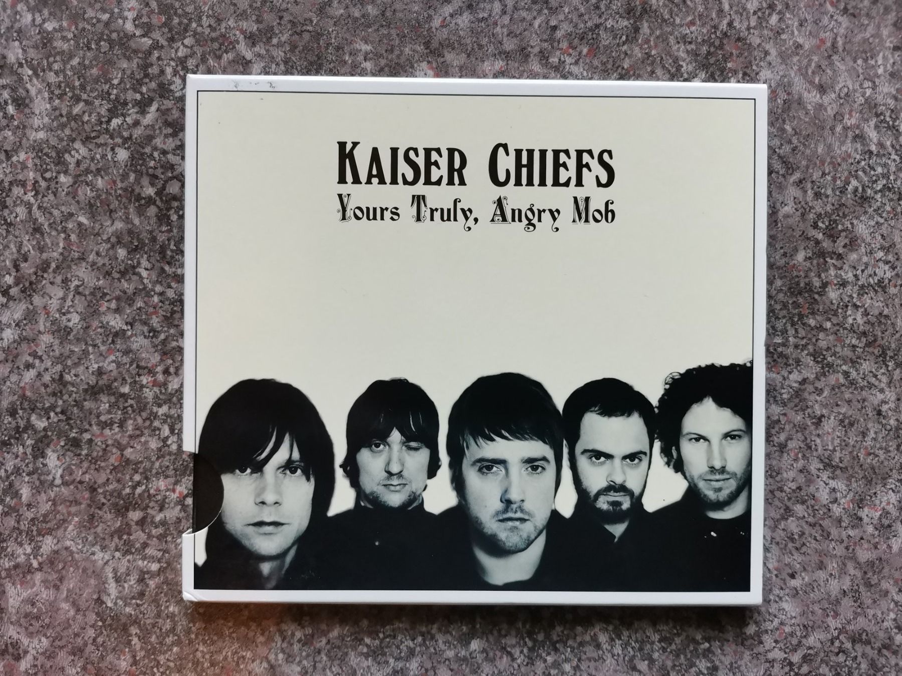 CD: Kaiser Chiefs - Yours Truly, Angry Mob – Usato da Biel / Bienne venduto da Music74