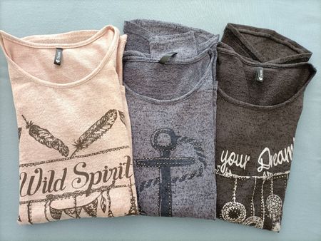 Kleiderpaket mit 3 Shirts in Grösse S, NEU!