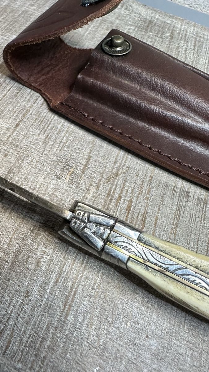 Laguiole Accessori: Klappmesser Laguiole Damast mit Gürteltasche – Usato da St-Gingolph venduto da Edgar1920 2