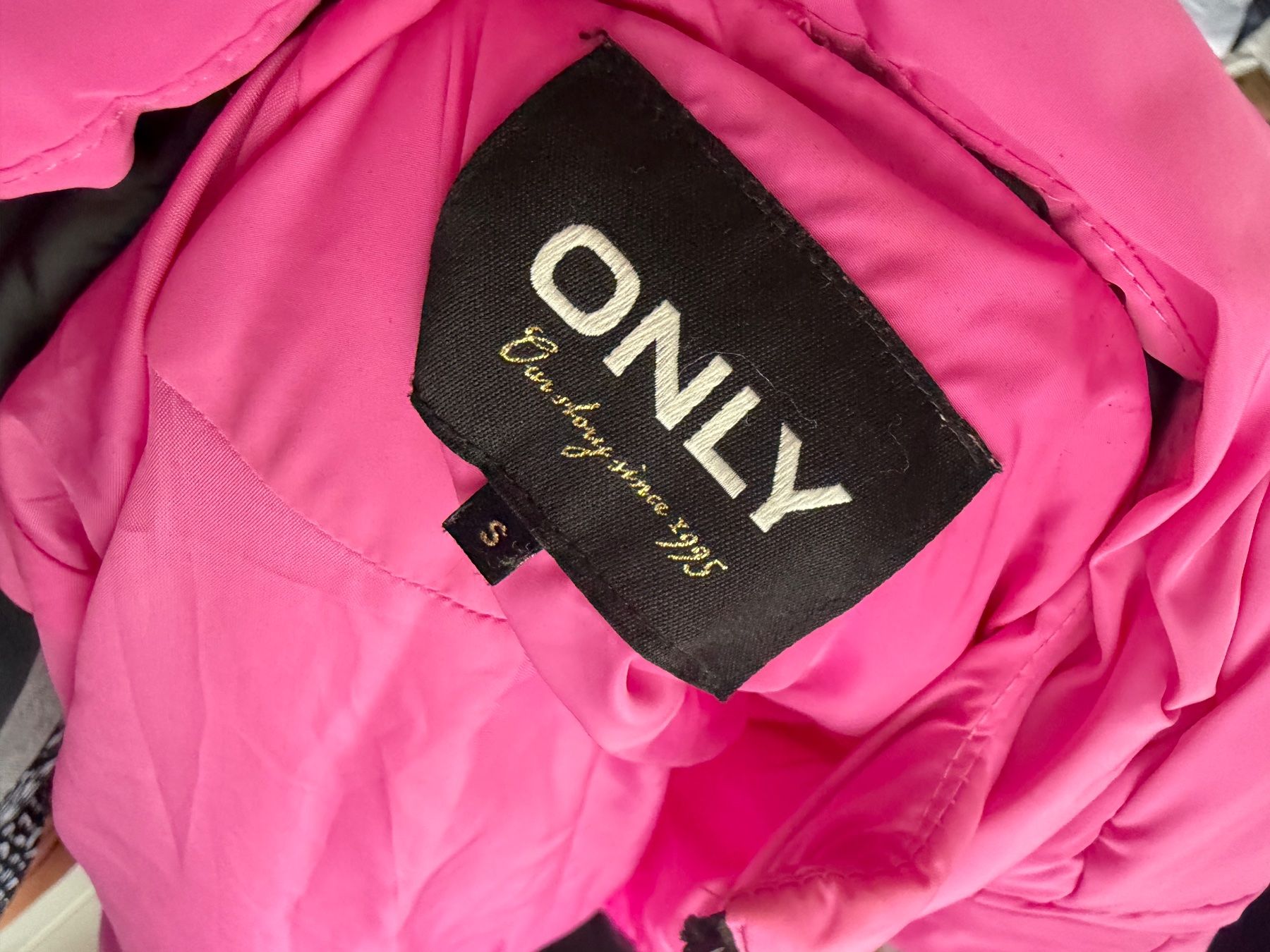 Only Cappotti: PINKER WINTERMANTEL MIT KAPUZE VON ONLY GR S – Usato da Arch venduto da ellaisa84 3