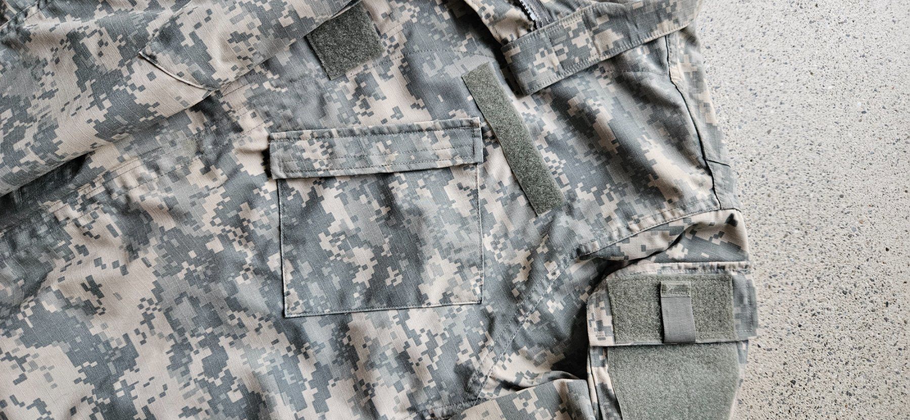 Uniformi: *** US Army Combat Uniform aus Swisscoy Einsatz *** – Usato da Riedholz venduto da fr_sIruP 1