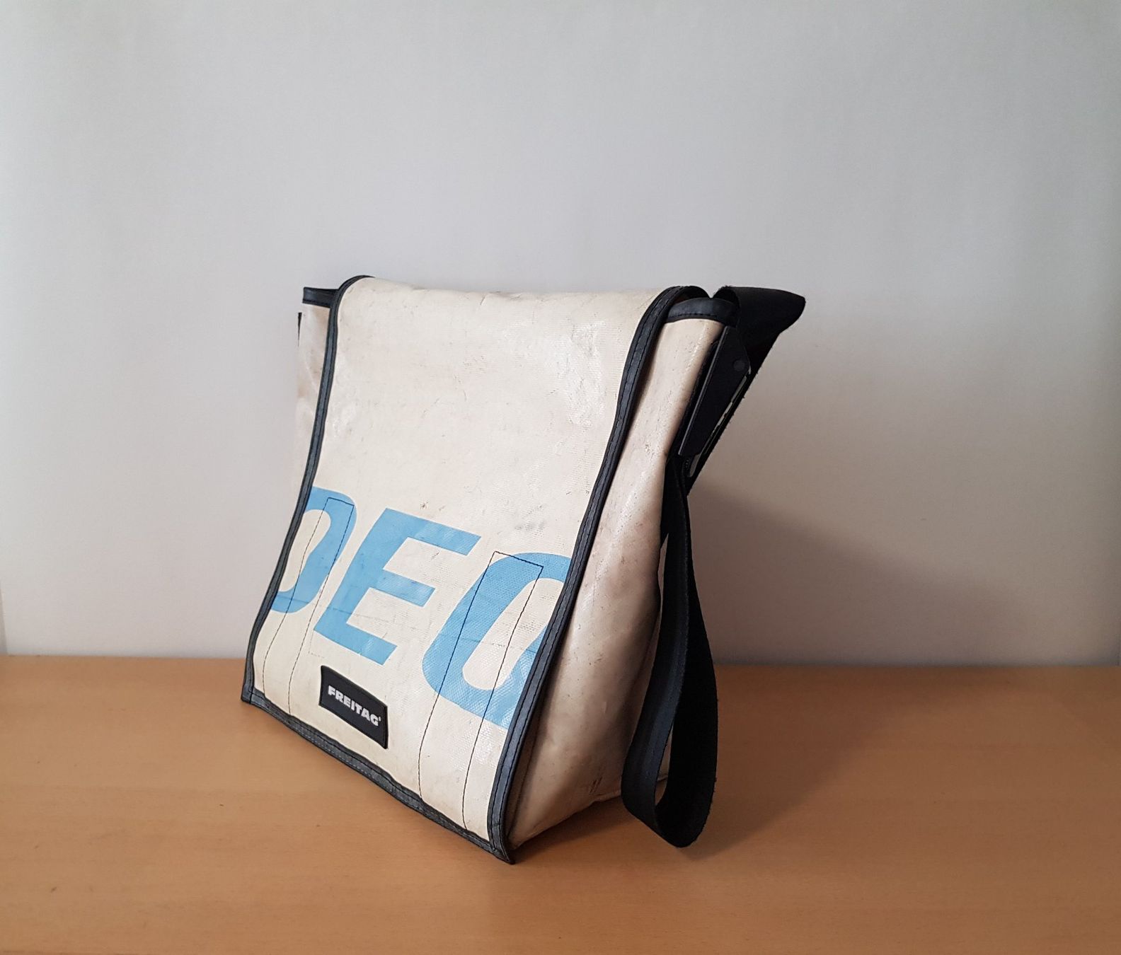 Freitag Borse: Grosse Freitag Tasche / Umhängetasche – Usato da Basel venduto da chien008 1