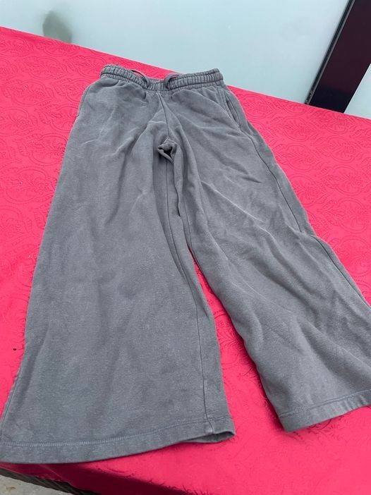 C&A Hosen: Mädchen Hose grau 134 – Gebraucht aus Bergdietikon von antovale