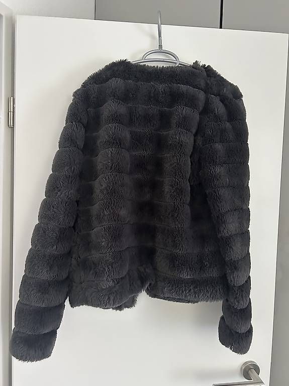 Giacche: Flauschige Jacke - Only Grösse S – Usato da Rothrist venduto da dam_2v82 1