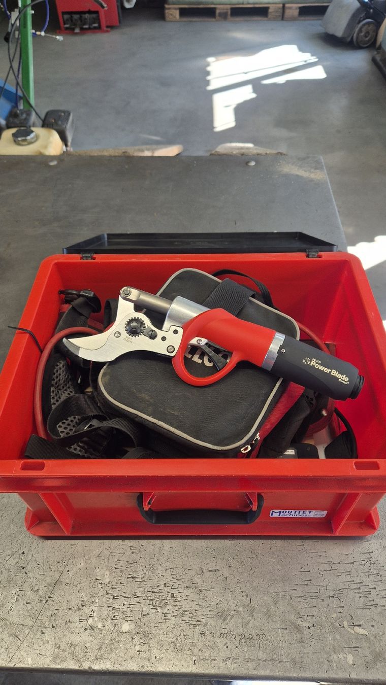 Felco Tutti gli attrezzi: Felco 822 – Usato da Courrendlin venduto da MouttetMachines