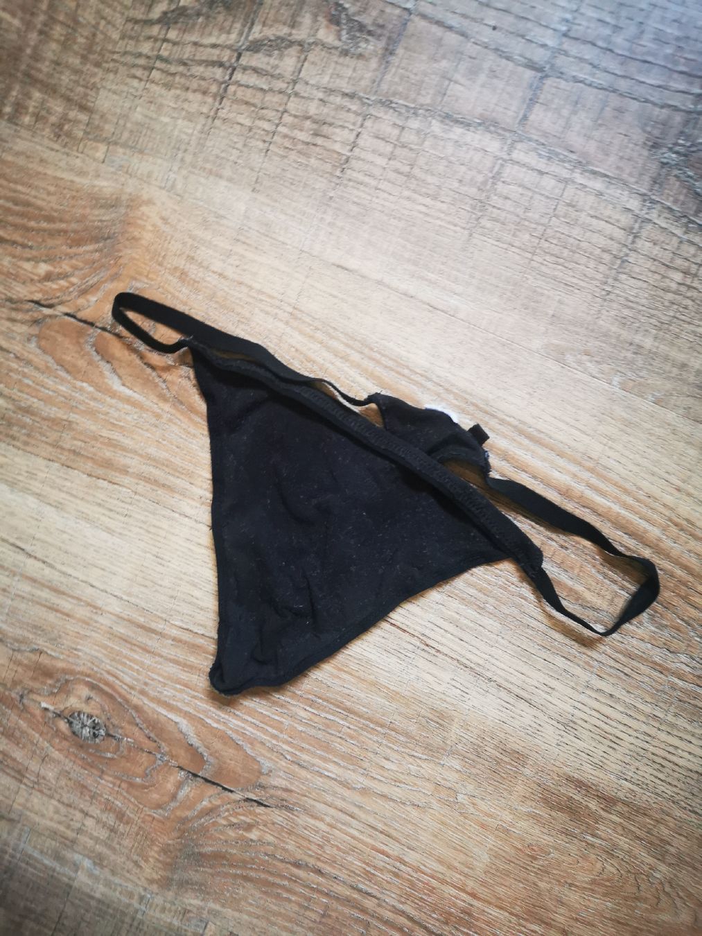 Autres dessous: String schwarz Grösse M gebraucht – D'occasion à Balsthal par Leila_Luna