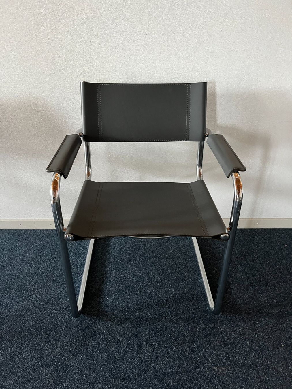 Stühle: 6x Design Freischwinger Stühle Leder & Chrom – Gebraucht aus Ebikon von cm_2009