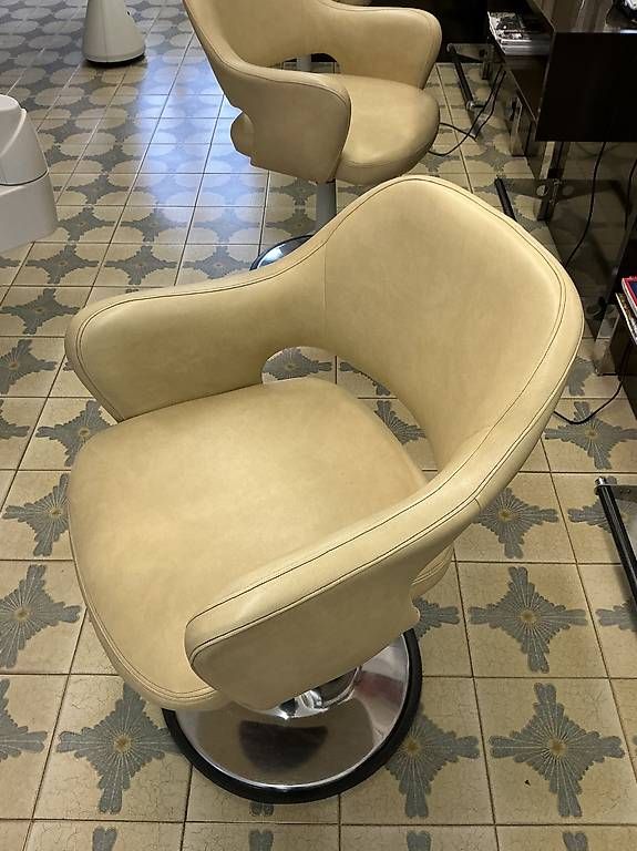 Poltrone: Matériel professionnel de coiffure  – Usato da Mont-Soleil venduto da cj76 2