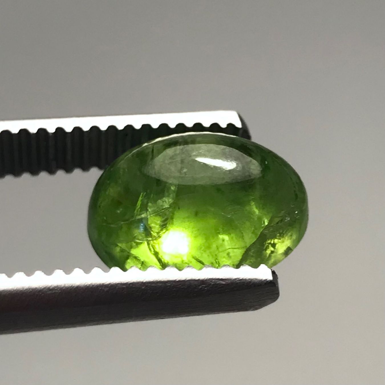 Pietre preziose: schönes Peridot Cabochon, 4.2 Karat, oval – Nuovo (secondo la descrizione) da Biel venduto da djvalbnc