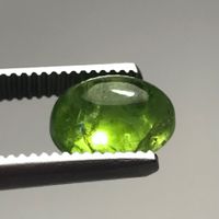 schönes Peridot Cabochon, 4.2 Karat, oval