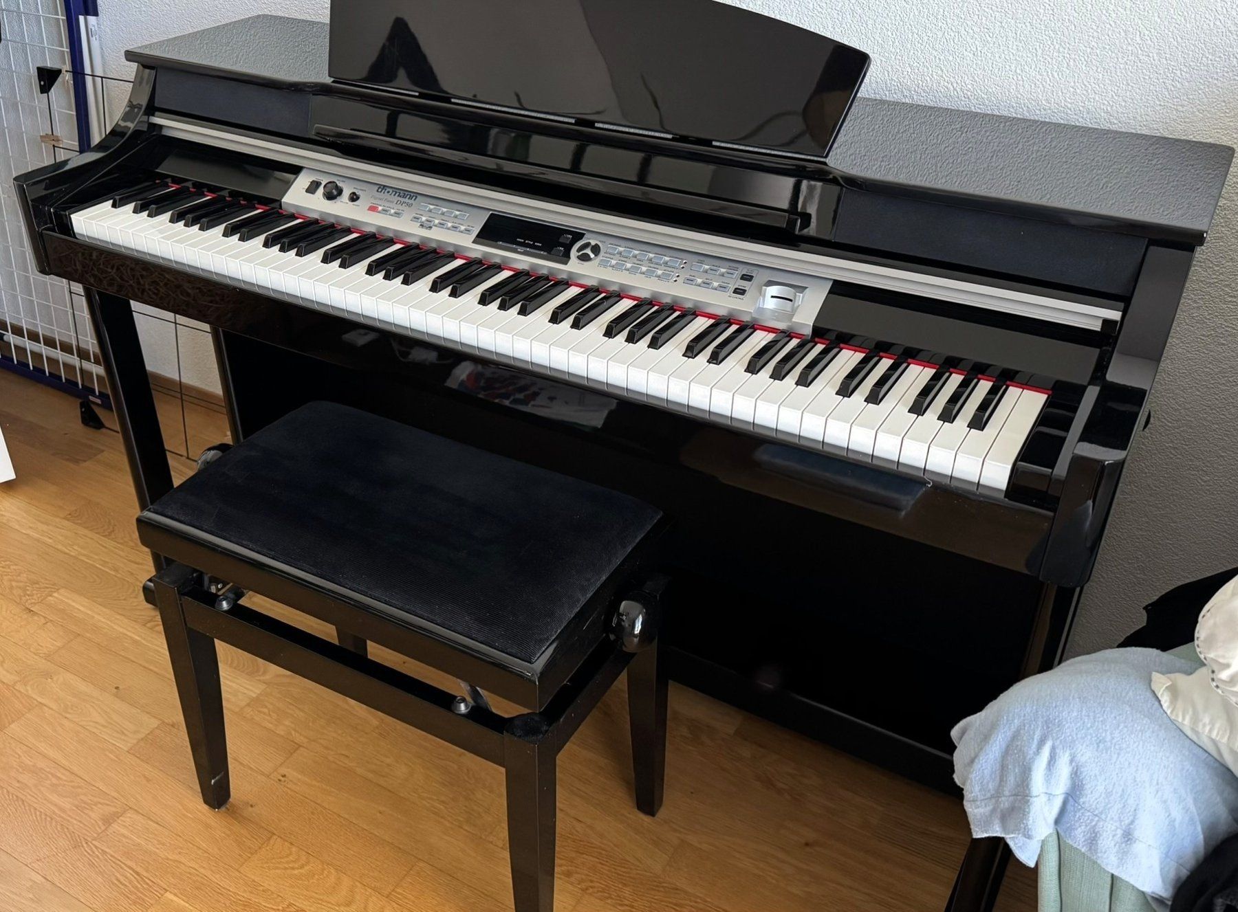 Thomann Strumenti musicali: Thomann DP50 Digital Piano mit Hocker. Einsteiger E-Piano! – Usato da Ueken venduto da Louis658