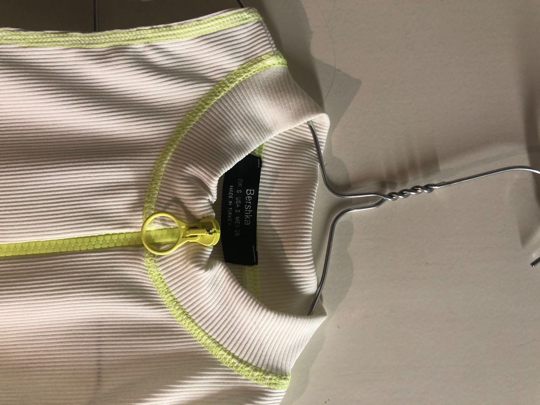 Top: Top // weiss & neongelb – Usato da Zürich venduto da aurelia_nater 4