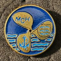 GG371 - Brosche MCH Schiffsschraube Anker Motorbootclub?