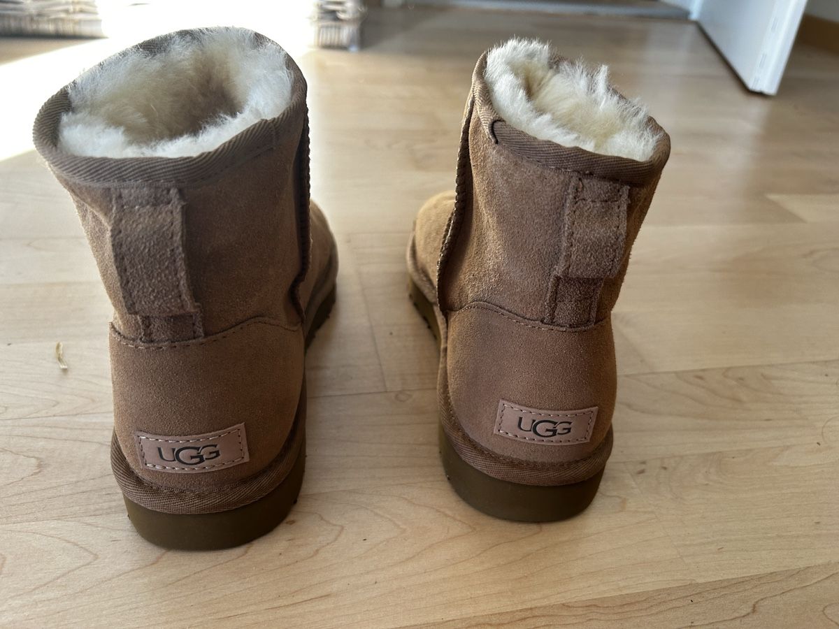 Ugg Damenschuhe: Ungetragene original UGG-Boots – Neu (gemäss Beschreibung) aus Zürich von Pablitomia 2