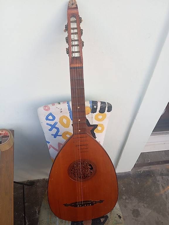 Musikinstrumente: Gitarrenlaute – Gebraucht aus Basel von Petergunn