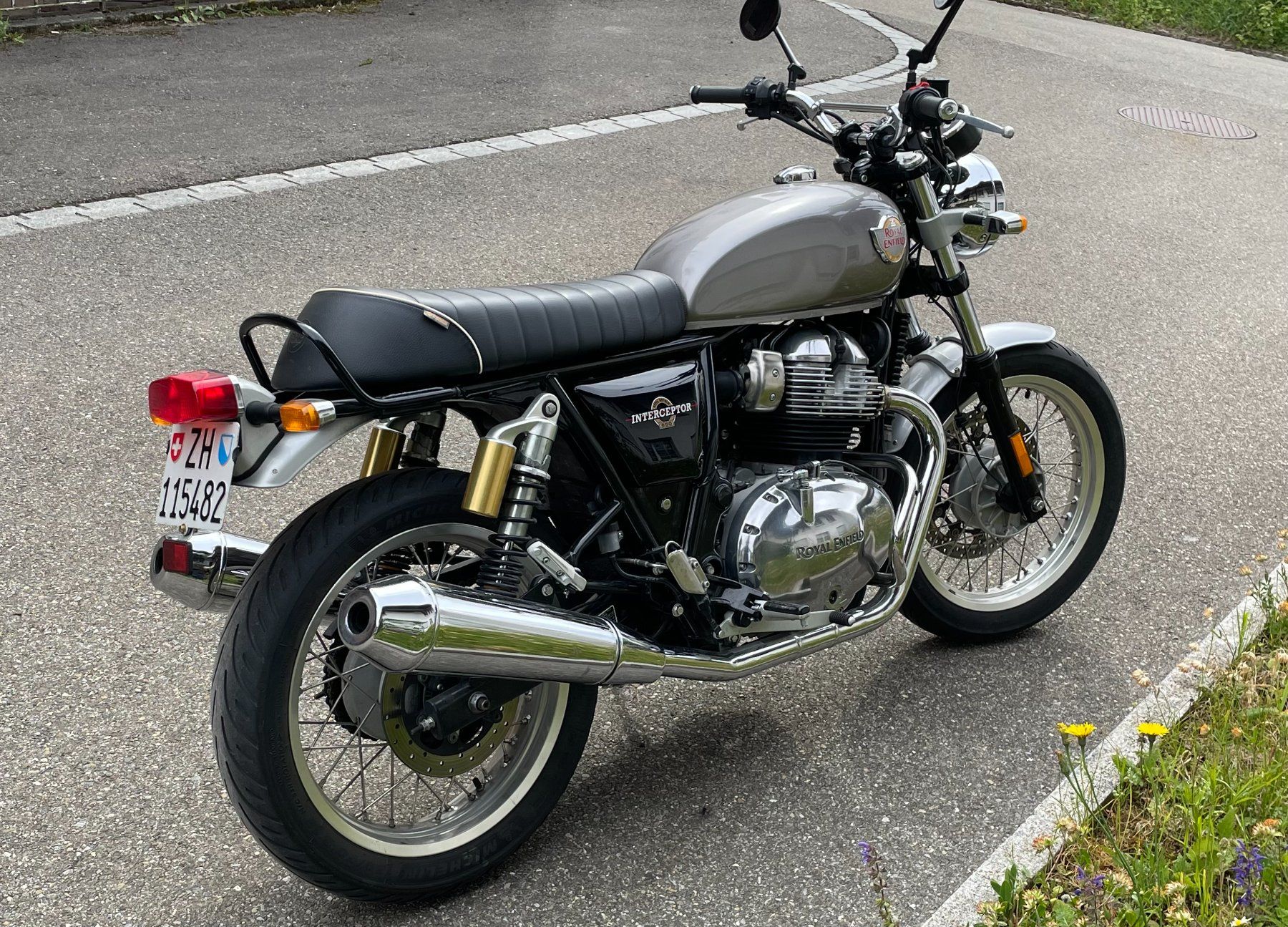 Royal Enfield Strada: Royal Enfield Interceptor 650 – Usato da Sünikon venduto da cgdr