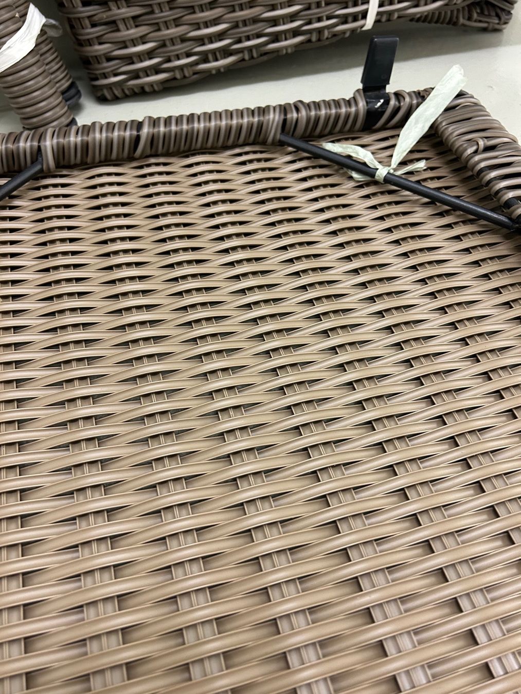 Tische: Gartentisch Rund Polyrattan 99.- – Neu (gemäss Beschreibung) aus Siebnen von  5