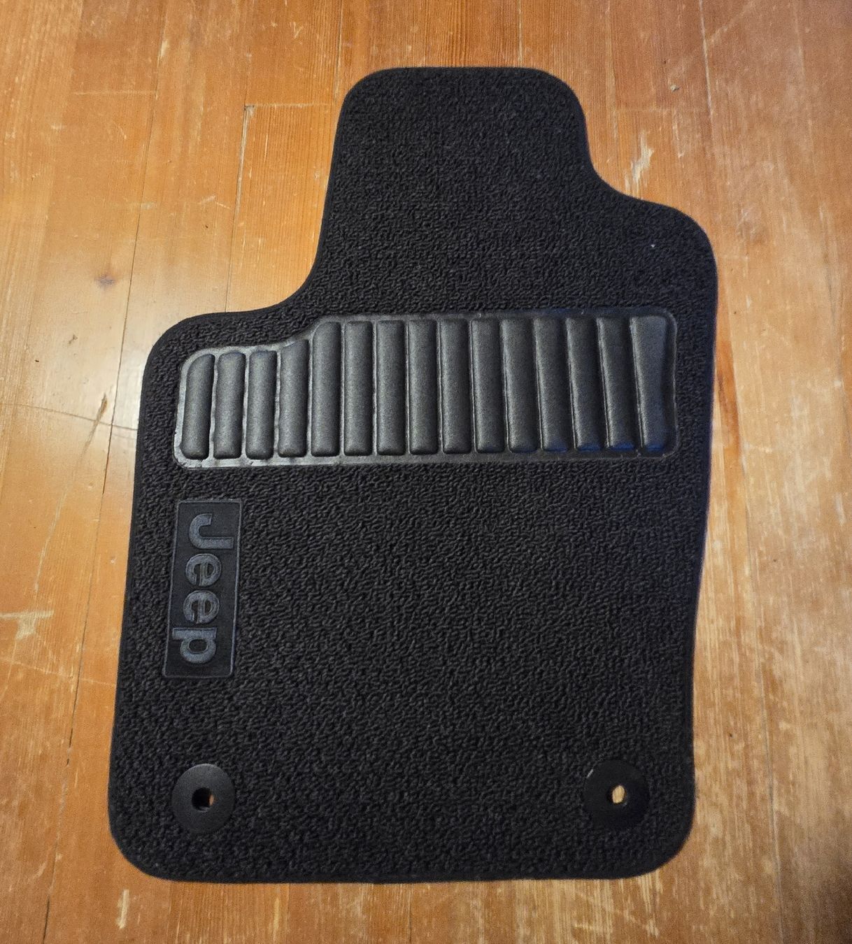 Jeep Tappeti & Tappetini: 4 tapis originaux JEEP – Nuovo (secondo la descrizione) da Montet (Broye) venduto da CandiceD 4