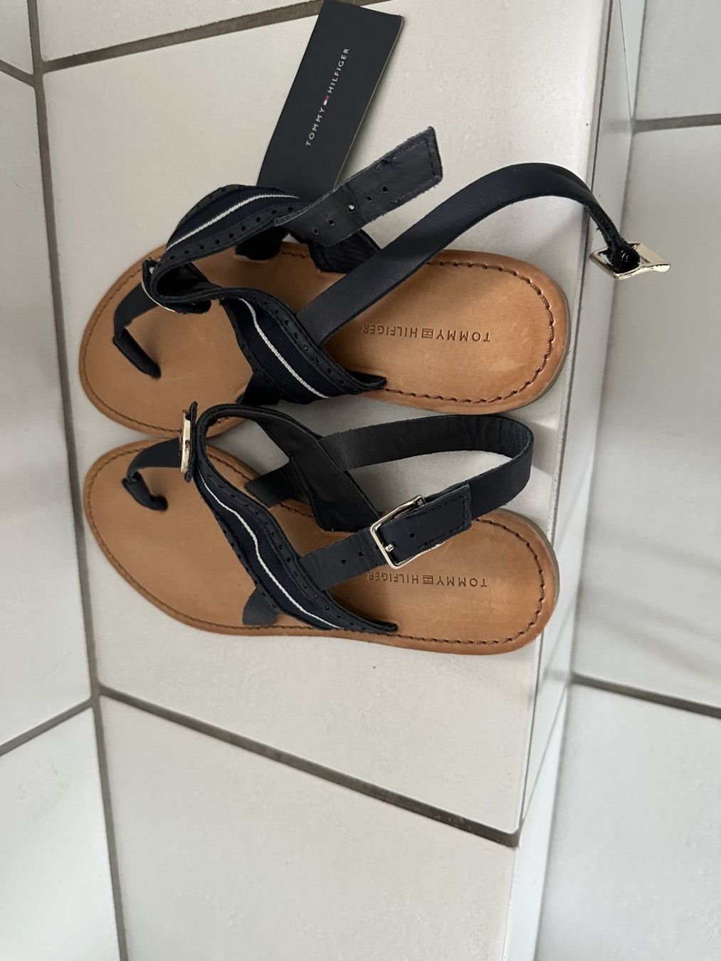 Tommy Hilfiger Damenschuhe: Zehensandalen von Tommy Hilfiger – Neu (gemäss Beschreibung) aus Oberurnen von Smile58 1