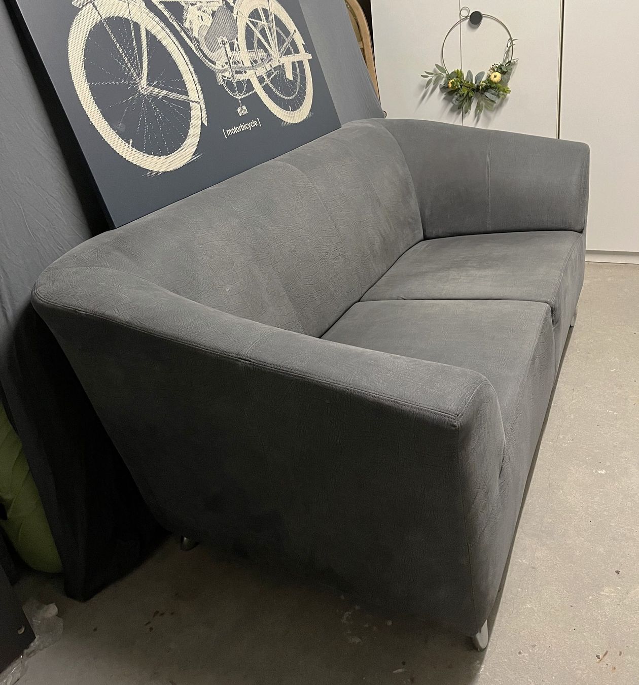 Interio Divani: 2er-Ledersofa, schiefergrau – Usato da Interlaken venduto da Fuji99