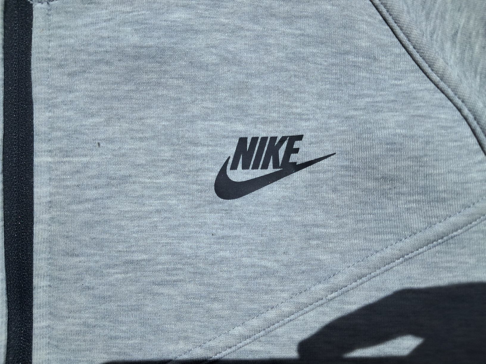Nike Pulls & Sweat-shirts: Nike Tech Fleece Kapuzenpulli grau  – D'occasion à Biel/Bienne par sof_yx5y 2