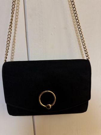 Umhängetasche schwarz mit Goldkette sehr guter Zustand