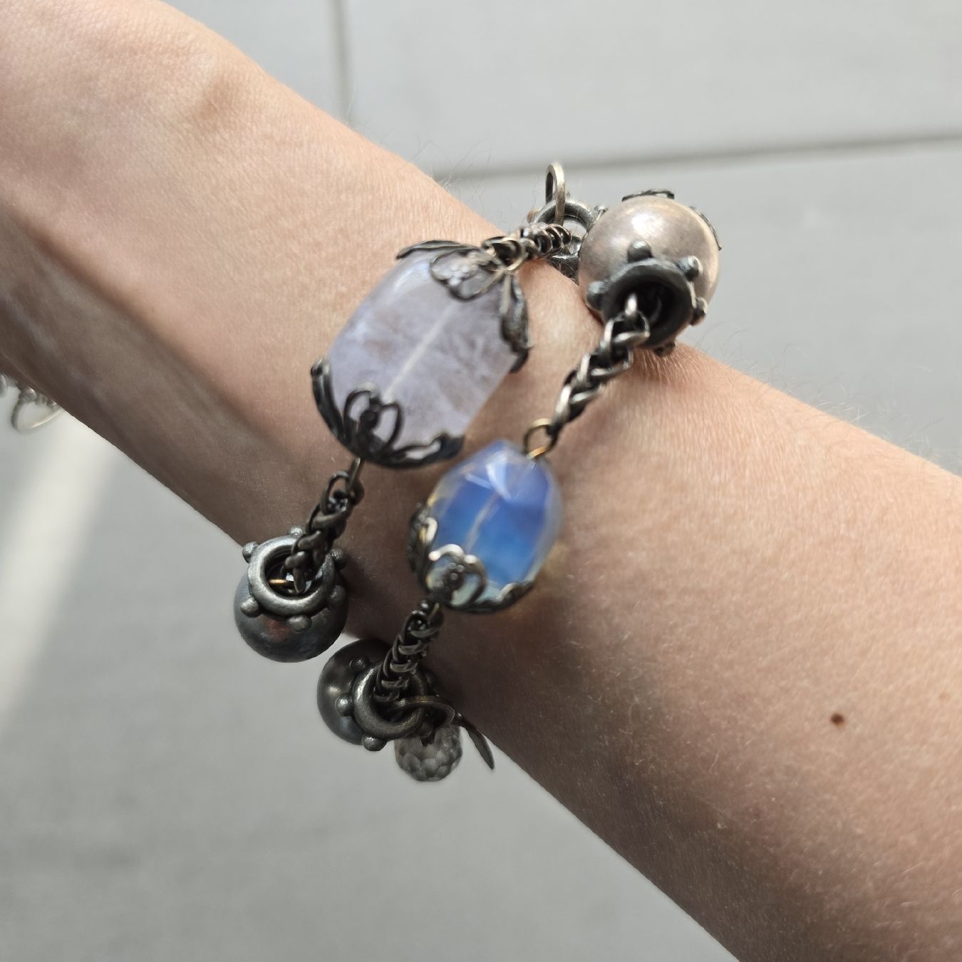 Bracciali & Braccialetti: Vintage Bettelarmband mit Steinen – Usato da Effretikon venduto da KG33 2