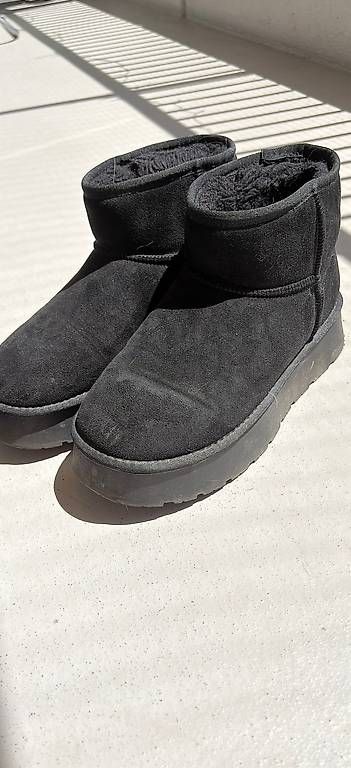 Chaussures femmes: Bottes noires taille 40 – D'occasion à Prilly par ayl_v7wd