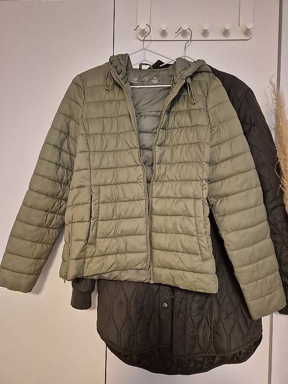 Giacche: 2 Steppjacke/ Pufferjacken grün  – Usato da Rüschlikon venduto da sin_pn6k 1