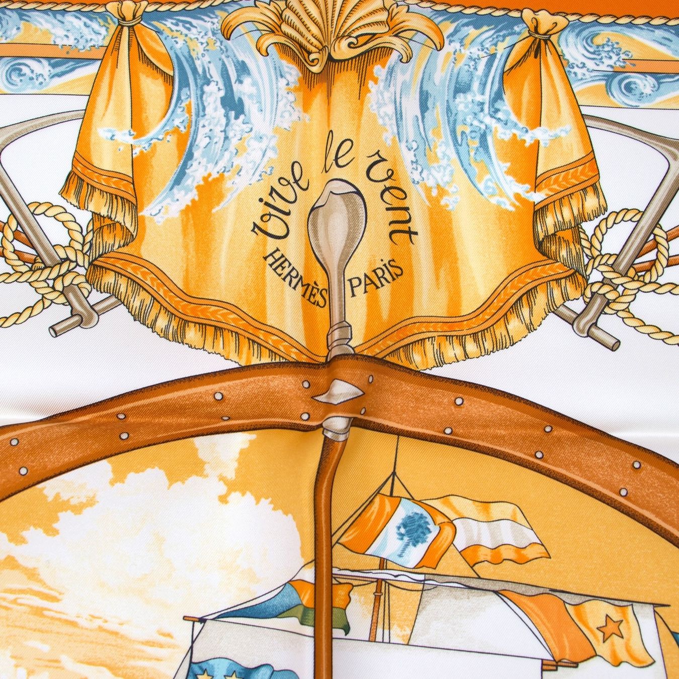 Hermès Foulards, Tücher & Schals: Hermès Carré "Vive le vent" orange – Gebraucht aus Binningen von Designerlabels 7