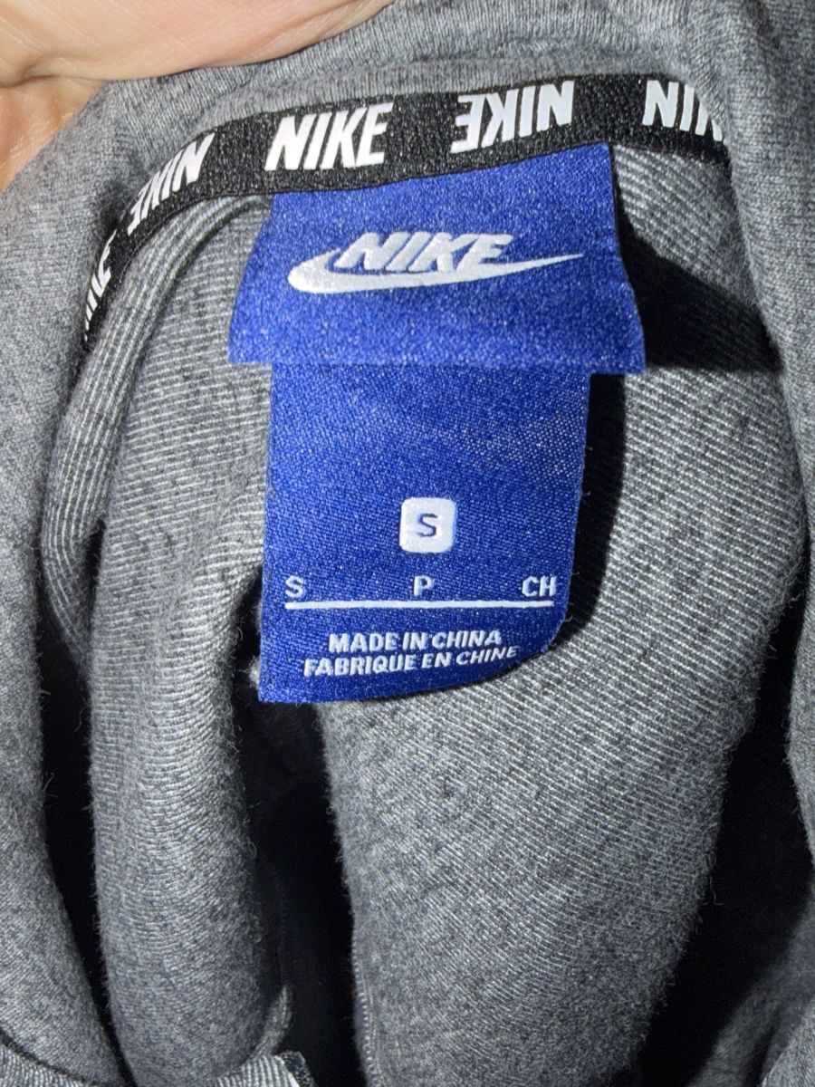 Nike Maglioni & Felpe: Nike Kapuzenpullover – Usato da Niederuzwil venduto da Lisascloset 2