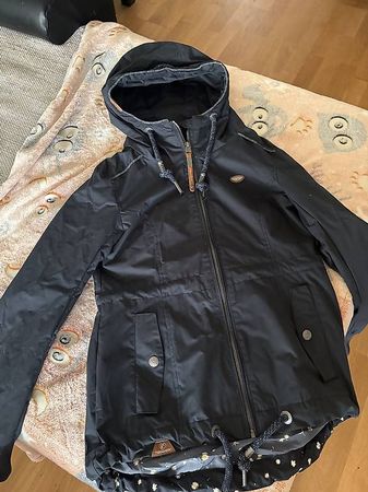 Neue ungetragene Übergangsjacke