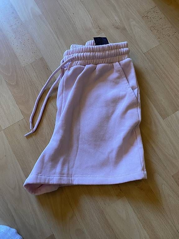 Pieces Pantaloni: Shorts rosa Baumwoll Hose – Usato da Bern venduto da n-dine 3