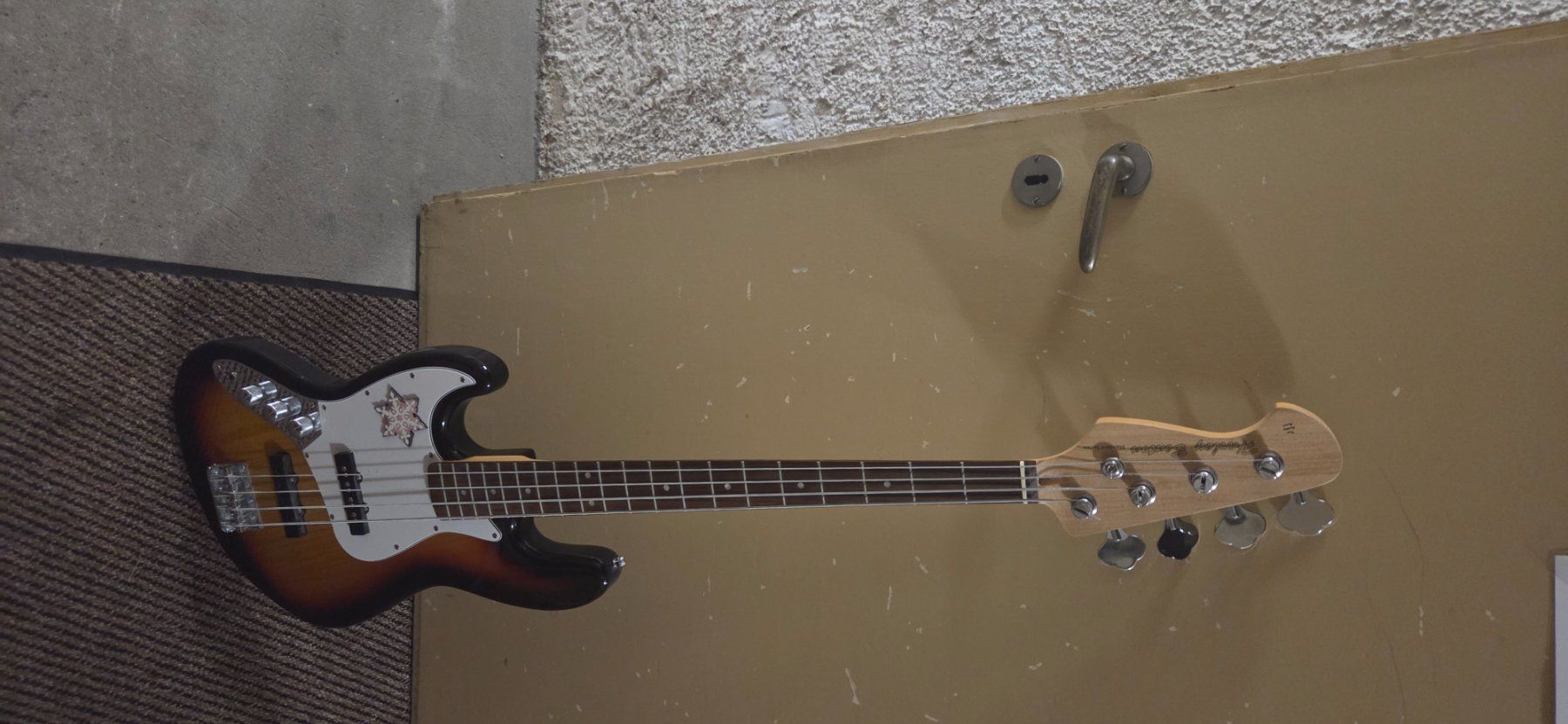 Strumenti musicali: Left handed bass guitar – Usato da Allschwil venduto da bobknarr
