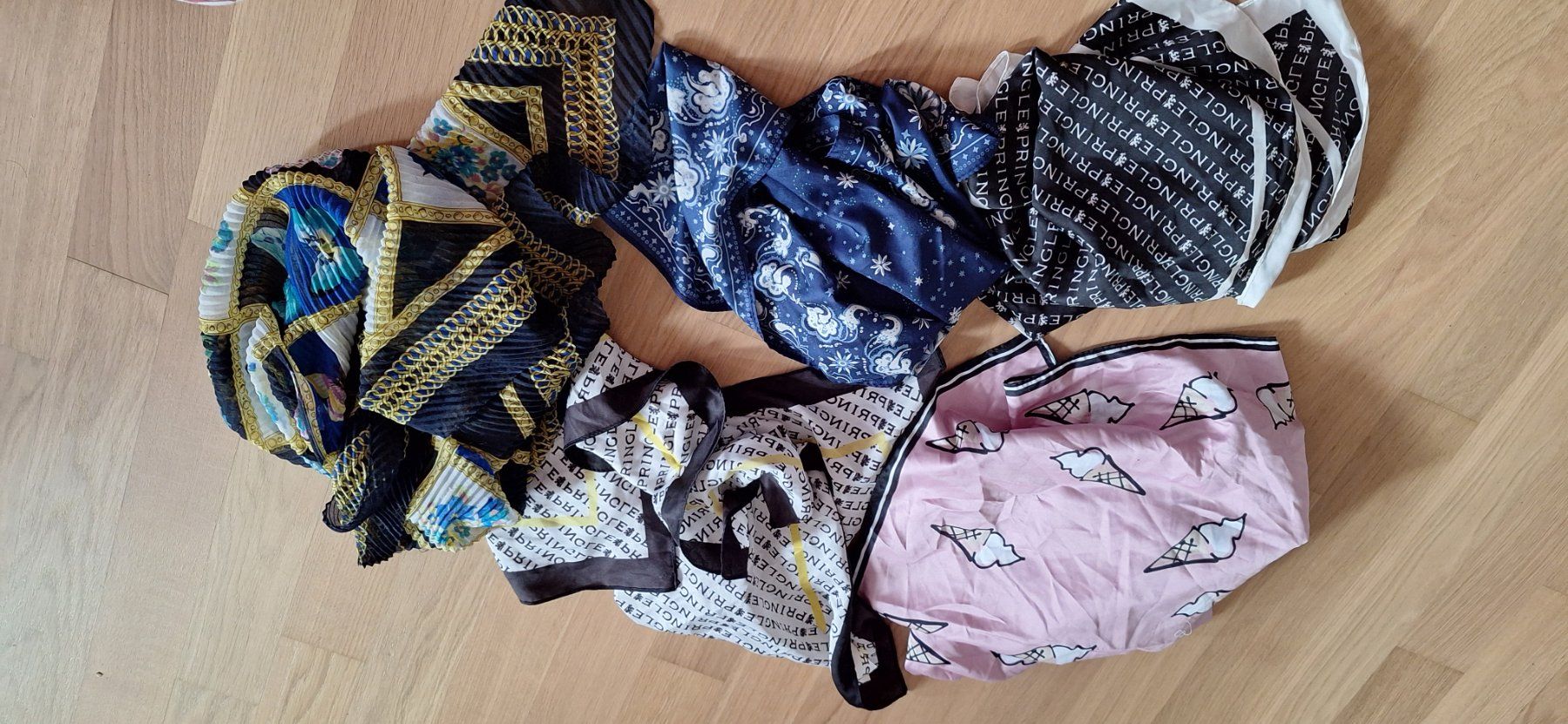 Foulards, Tücher & Schals: Foulard – Gebraucht aus Luzern von larissa_n