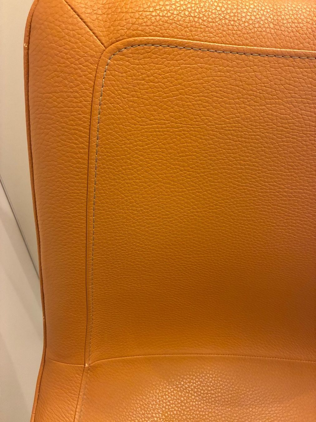Chaises: Stuhl senfgelb, Kunstleder – D'occasion à Frick par sandra037 7
