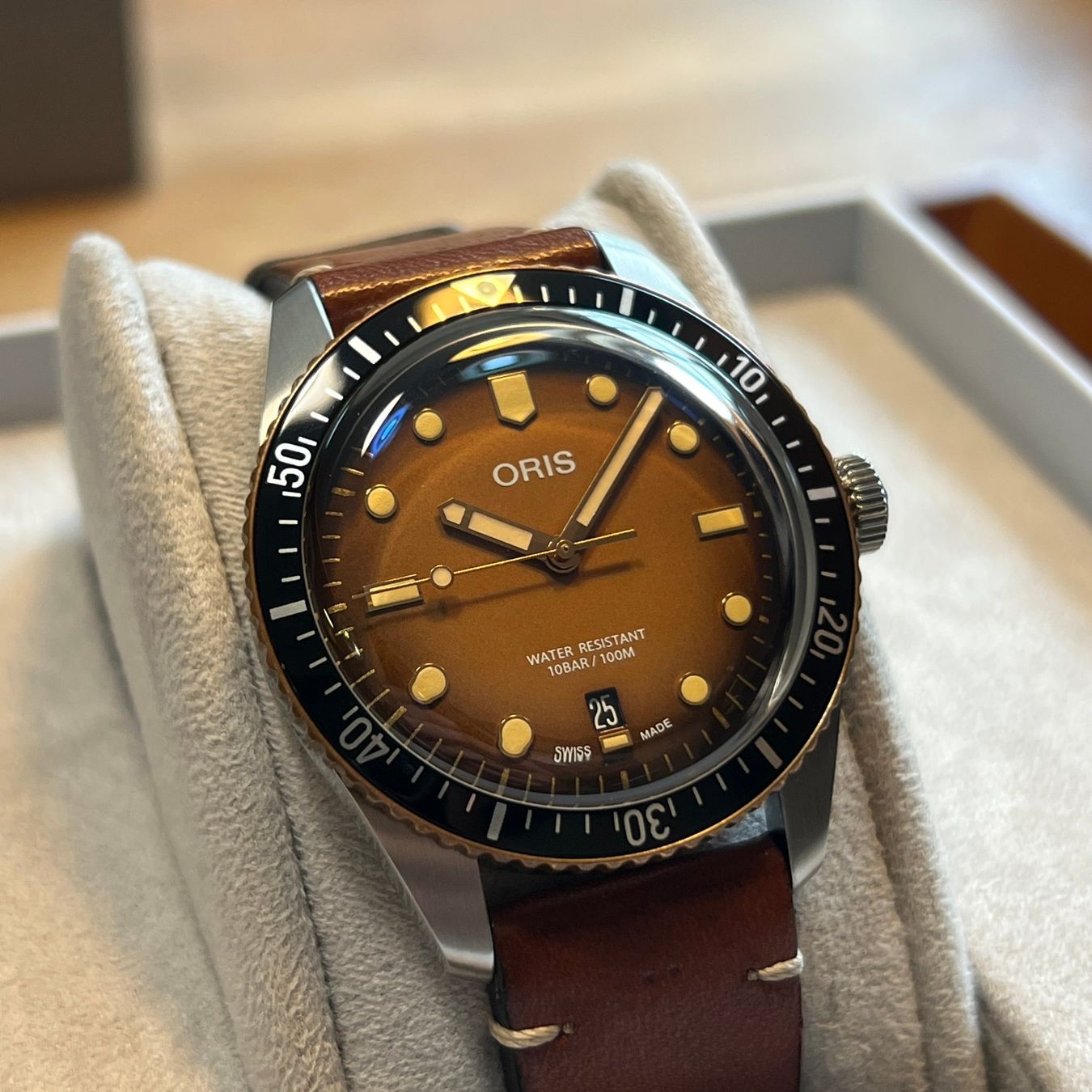 Oris Orologi: Oris Divers Sixty-Five Bronze Automatic Date Full Set 01733 – Usato da Carouge GE venduto da Watchaser 1