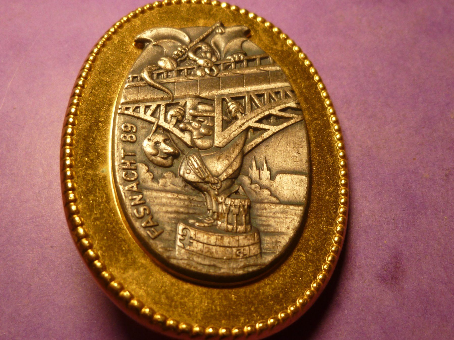 Plaquettes & Badges: BASEL 1989 GOLD – D'occasion à Ried (Muotathal) par Mandarin02