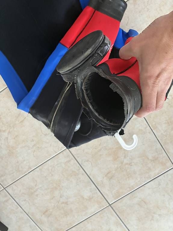 Tauchanzüge: Combinaison de plongée étanche  – Gebraucht aus Cortaillod von dav_7sxj 2
