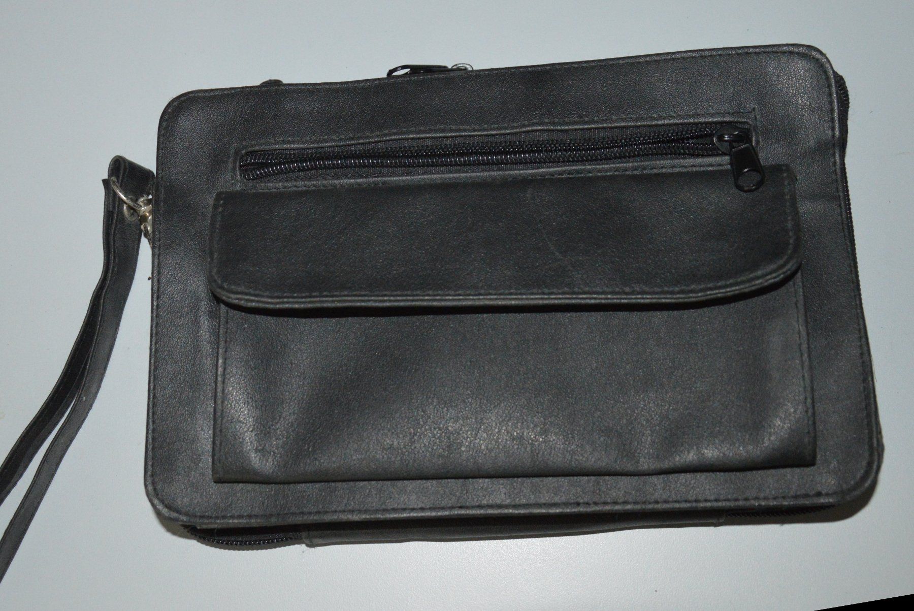 Taschen: Herrenhandtasche – Gebraucht aus Geroldswil von