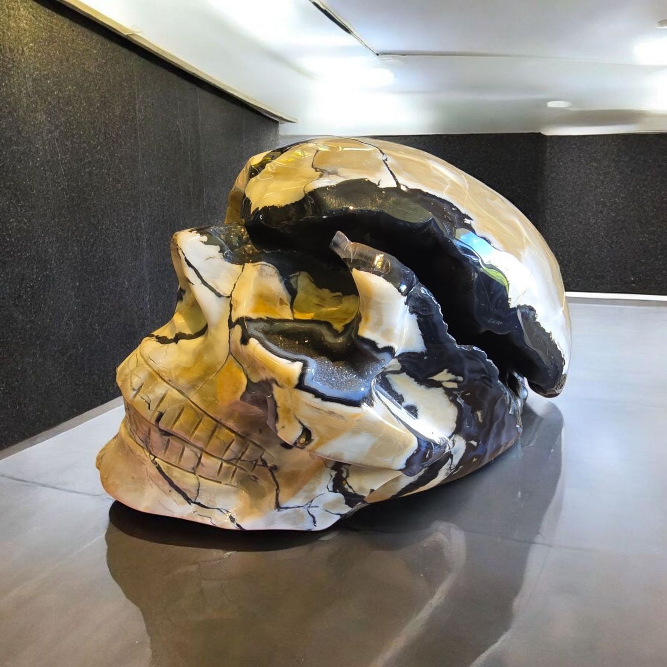 Minerali & Pietre curative: Skull en Agate Volcan 7kg – Usato da Movelier venduto da Tristann 1