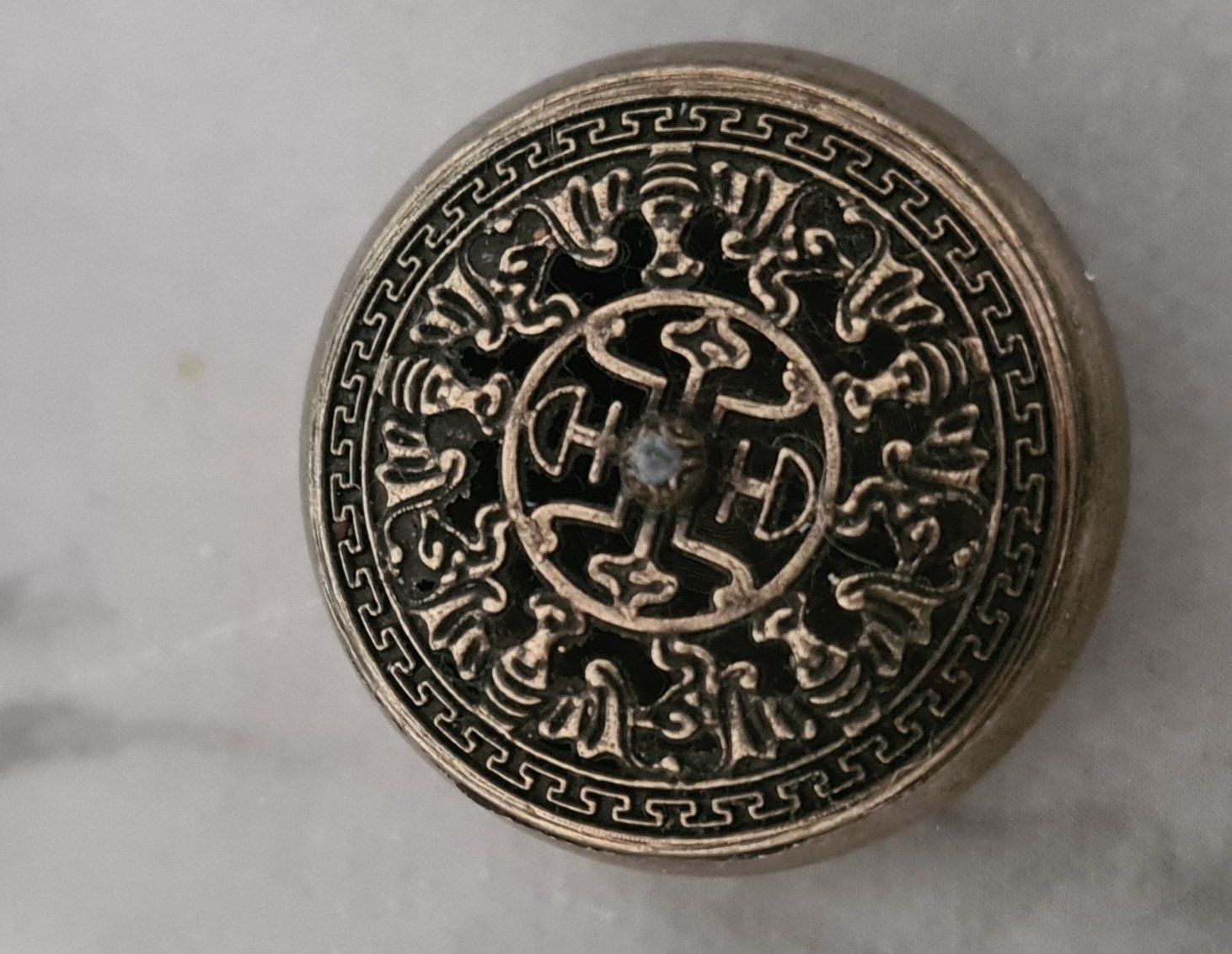 Tutte le decorazioni: Antikes kleines Räuchergefäss Messing, Durchmesser 3.5 cm – Usato da Winterthur venduto da bibummi 4