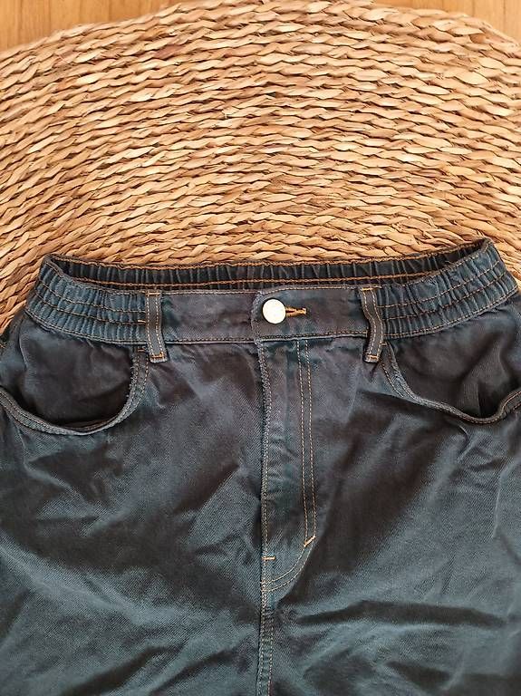 Weekday Hosen: Dunkelblause Hose von Weekday – Gebraucht aus Zürich von Melianea 1
